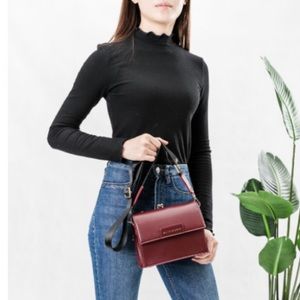 NWT Vegan Leather Cross Body Bag ❤️❤️